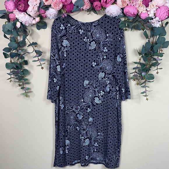 •secret treasures• {b & w} 3/4 Sleeved V-neck Slinky Boho Dahlia Printed Dress - Picture 9 of 13